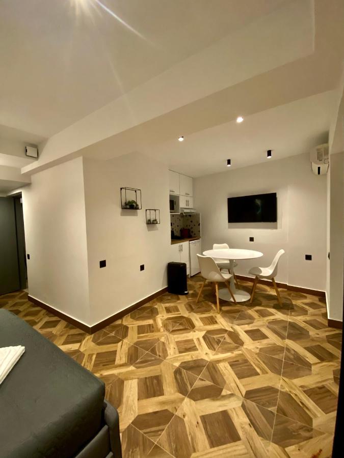 Sunshine Cozy Central Studio Basement كاندية المظهر الخارجي الصورة